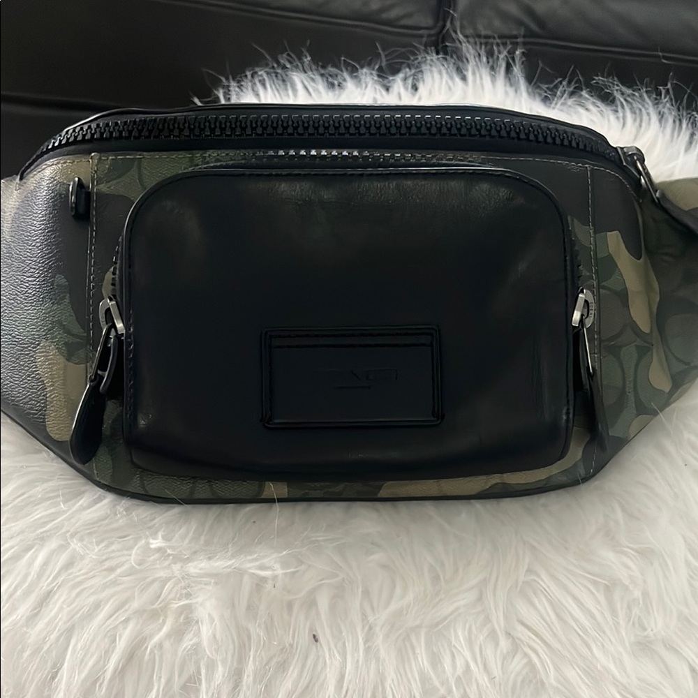 Coach Black and Green Belt Bag Sleek Design